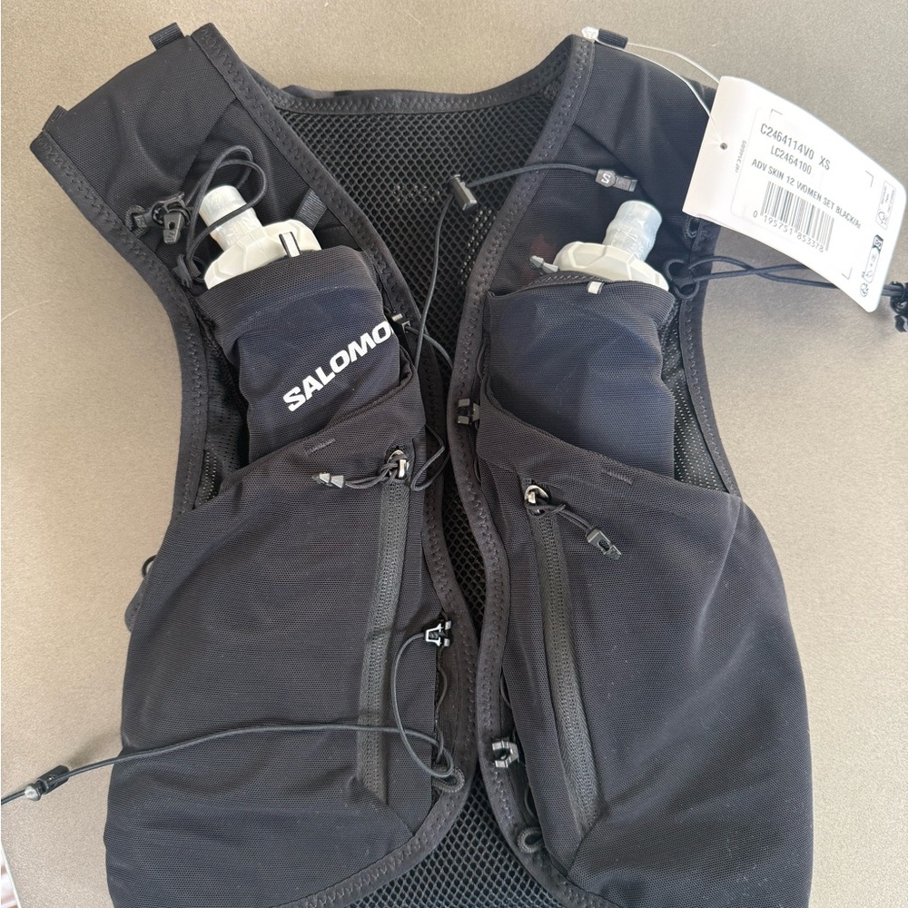NWT Salomon ADV Skin 12 Women’s Running Vest – Black – XS